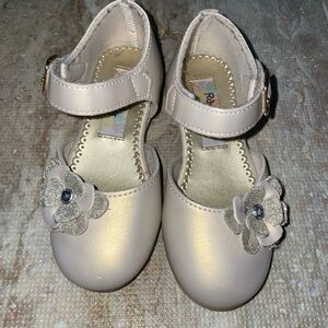 Elegant Cream Kids Shoes with Floral Accent